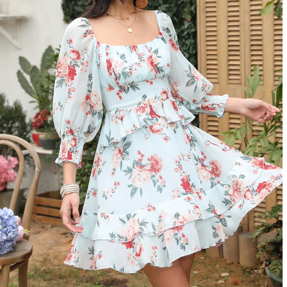 Exlura NWT Woman’s Large Tiered Square Neck Smocked Ruffled Blue Floral Sundress